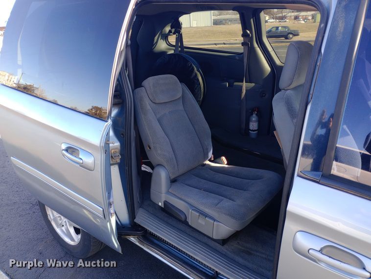 image for item EO0580 2005 Dodge Grand Caravan SXT handicap accessible van