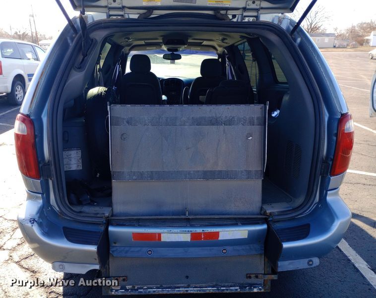 image for item EO0580 2005 Dodge Grand Caravan SXT handicap accessible van