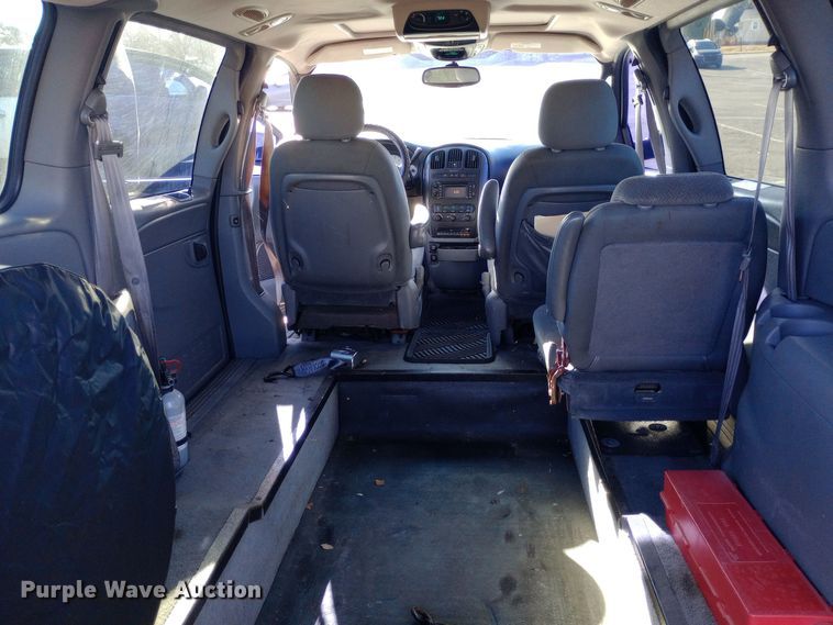 image for item EO0580 2005 Dodge Grand Caravan SXT handicap accessible van