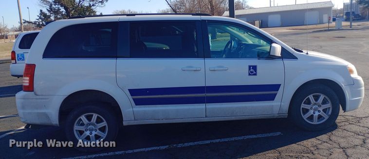 image for item EO0581 2010 Chrysler Town and Country  handicap accessible van