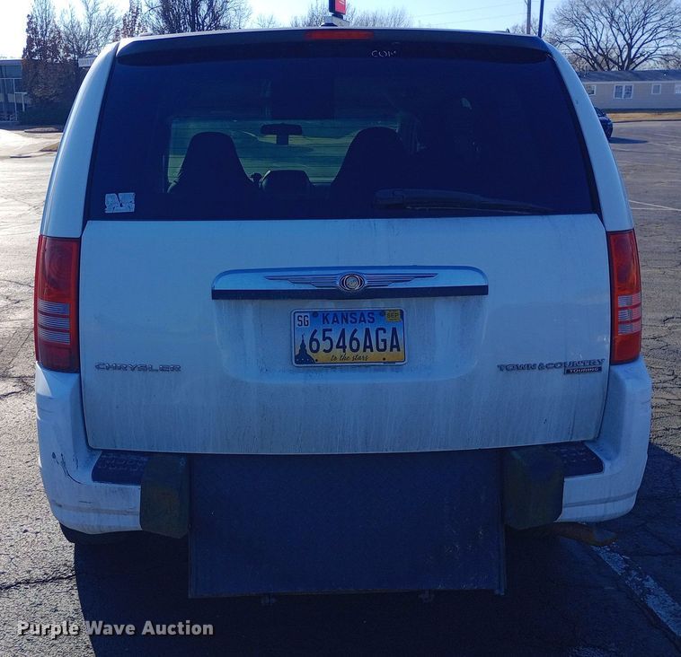 image for item EO0581 2010 Chrysler Town and Country  handicap accessible van