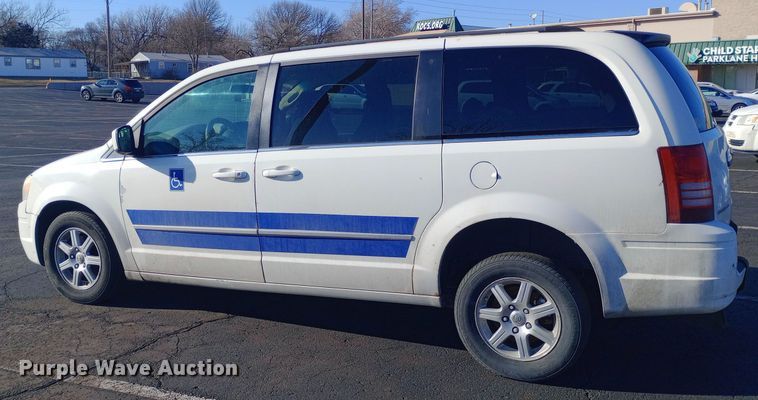 image for item EO0581 2010 Chrysler Town and Country  handicap accessible van