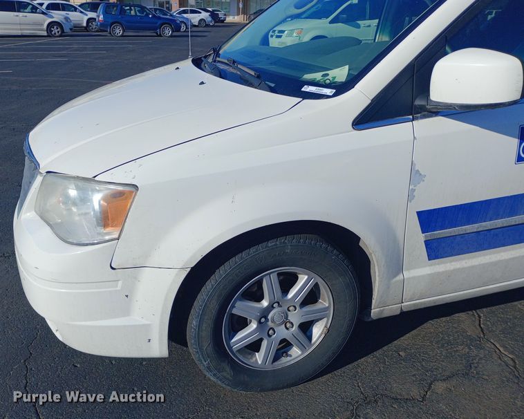 image for item EO0581 2010 Chrysler Town and Country  handicap accessible van