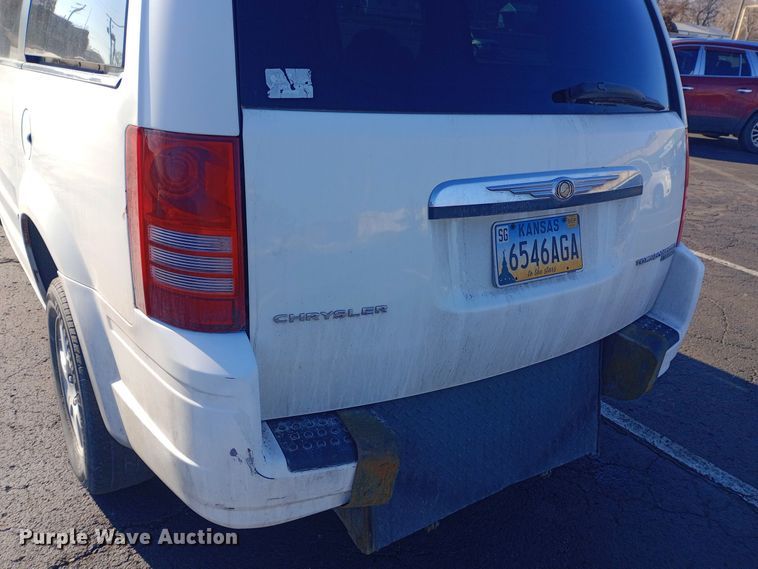 image for item EO0581 2010 Chrysler Town and Country  handicap accessible van