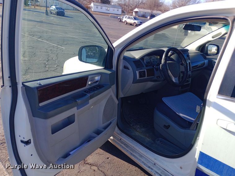 image for item EO0581 2010 Chrysler Town and Country  handicap accessible van