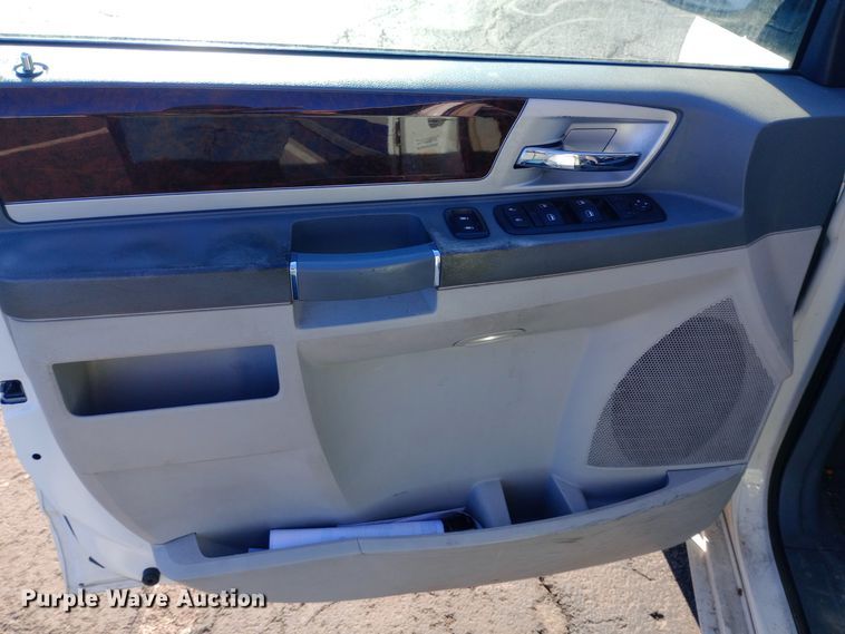 image for item EO0581 2010 Chrysler Town and Country  handicap accessible van