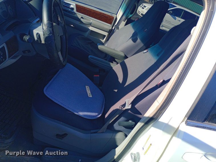 image for item EO0581 2010 Chrysler Town and Country  handicap accessible van