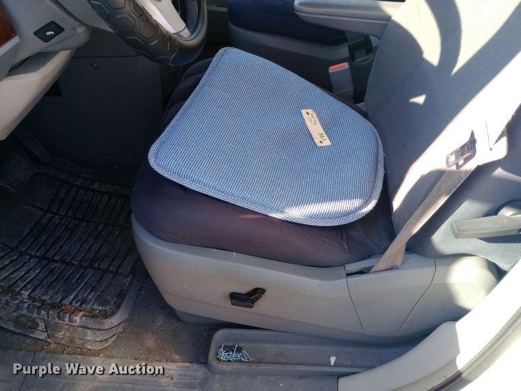 image for item EO0581 2010 Chrysler Town and Country  handicap accessible van