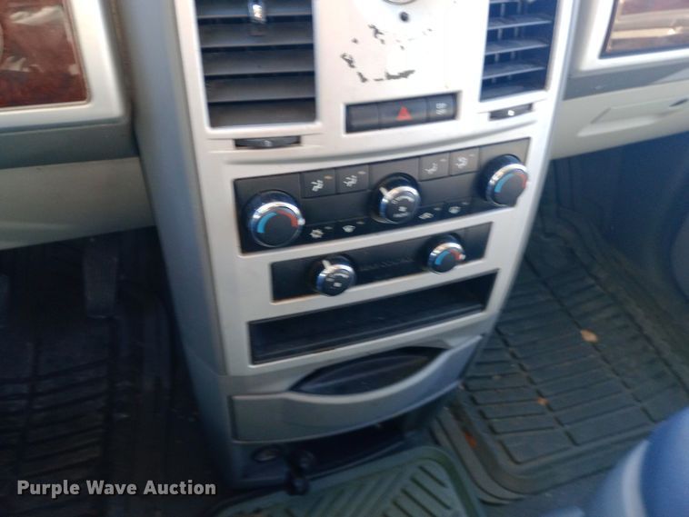 image for item EO0581 2010 Chrysler Town and Country  handicap accessible van