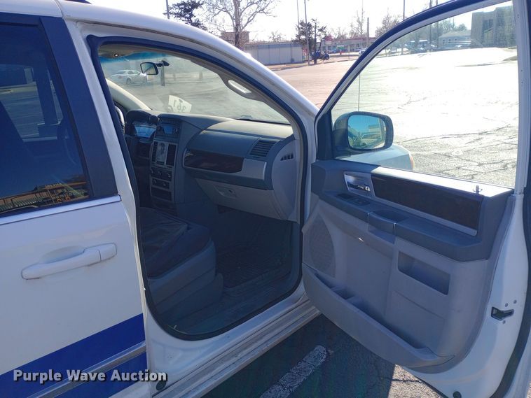 image for item EO0581 2010 Chrysler Town and Country  handicap accessible van