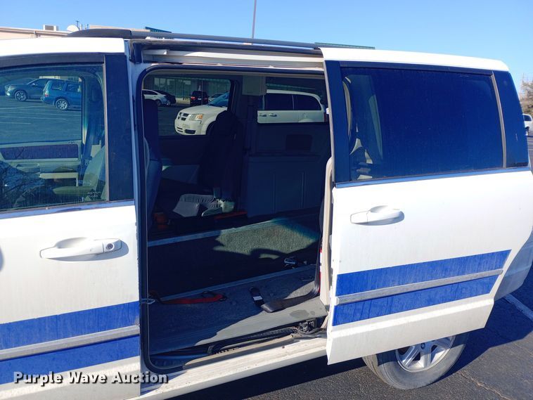 image for item EO0581 2010 Chrysler Town and Country  handicap accessible van