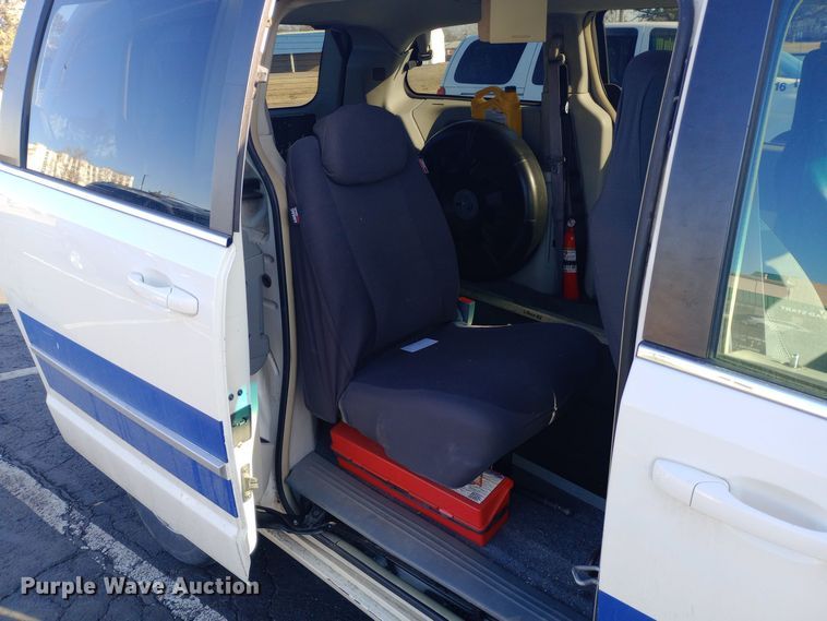 image for item EO0581 2010 Chrysler Town and Country  handicap accessible van
