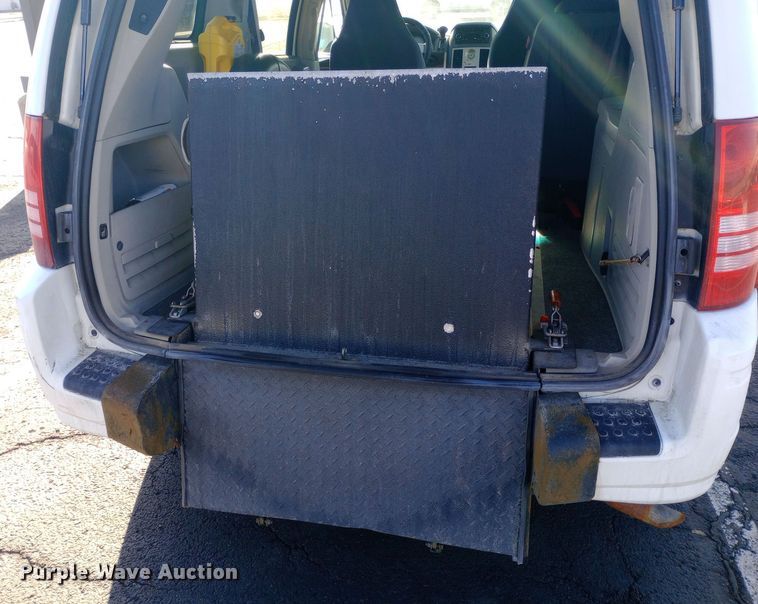 image for item EO0581 2010 Chrysler Town and Country  handicap accessible van