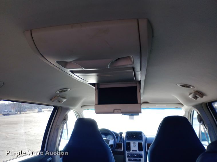 image for item EO0581 2010 Chrysler Town and Country  handicap accessible van