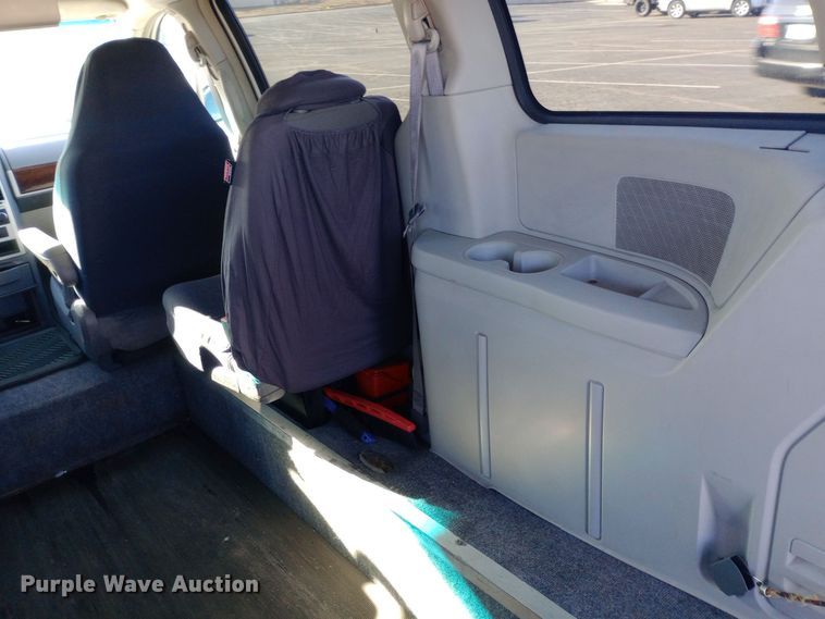 image for item EO0581 2010 Chrysler Town and Country  handicap accessible van