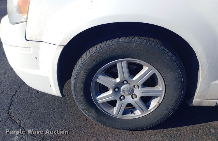 image for item EO0581 2010 Chrysler Town and Country  handicap accessible van