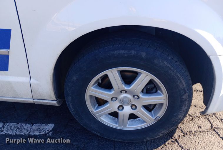 image for item EO0581 2010 Chrysler Town and Country  handicap accessible van