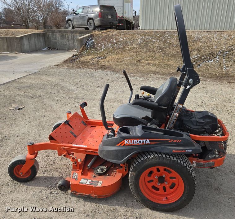 image for item EO0595 Kubota Kommander Pro Z411 ZTR lawn mower