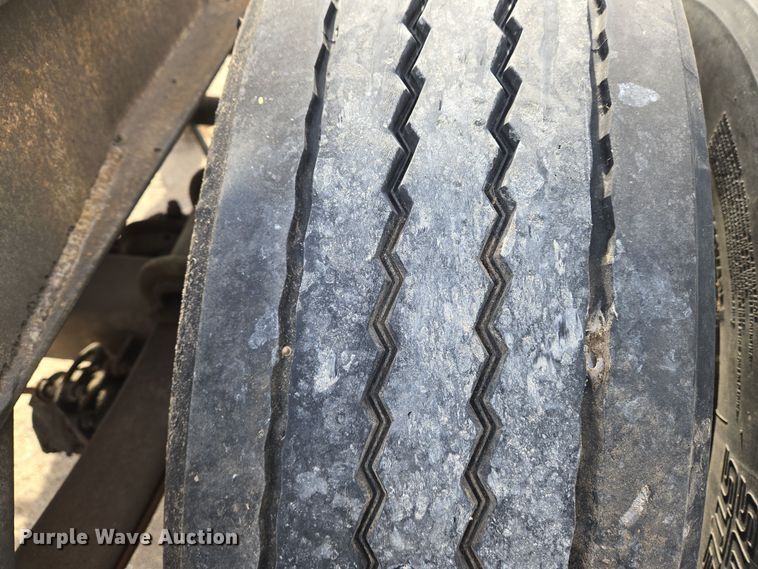 image for item EO0601 1985 Fruehauf EL-F1 trailer dolly