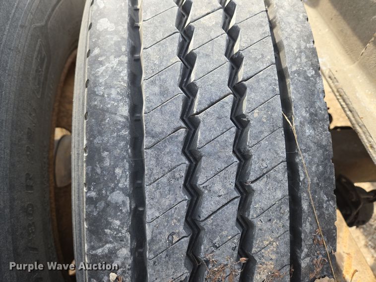 image for item EO0602 1985 Fruehauf EL-F1 trailer dolly