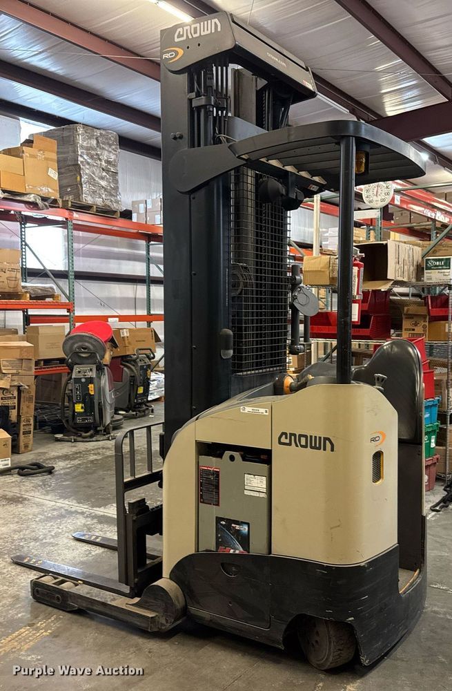 image for item EQ1019 Crown RD5725-32 order picker