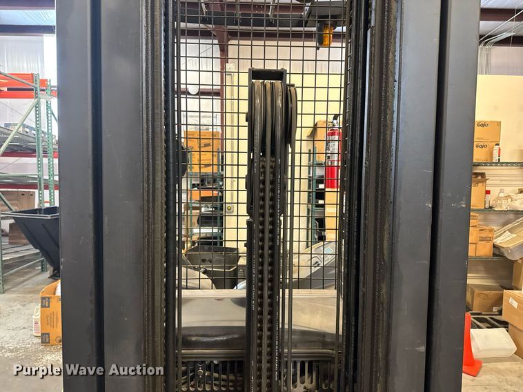 image for item EQ1019 Crown RD5725-32 order picker