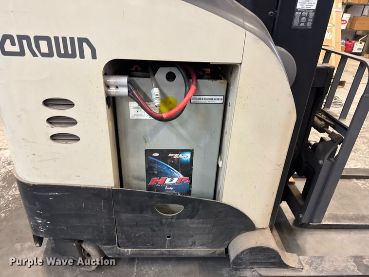 image for item EQ1019 Crown RD5725-32 order picker