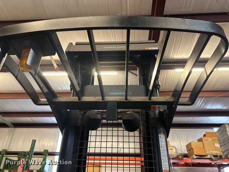 image for item EQ1019 Crown RD5725-32 order picker