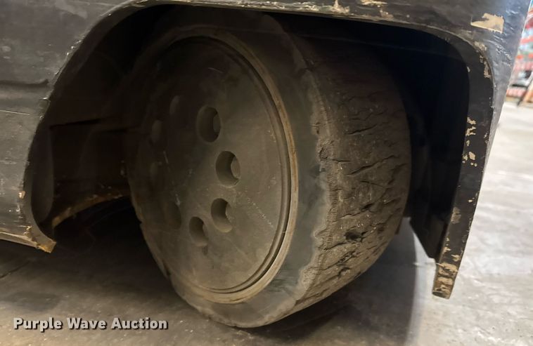 image for item EQ1019 Crown RD5725-32 order picker