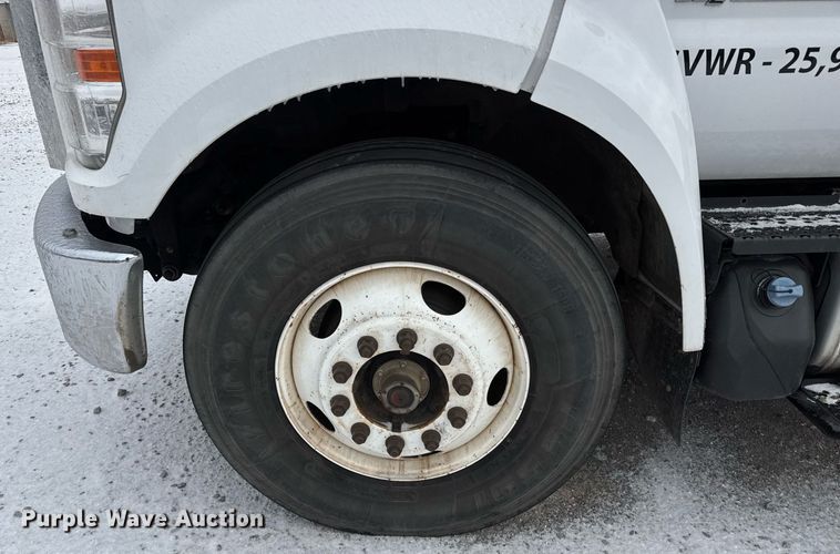 image for item EQ1031 2019 Ford F750 Super Duty box truck