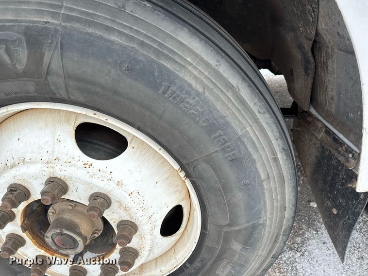 image for item EQ1031 2019 Ford F750 Super Duty box truck