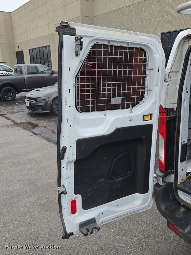 image for item EQ3945 2015 Ford Transit 250 van