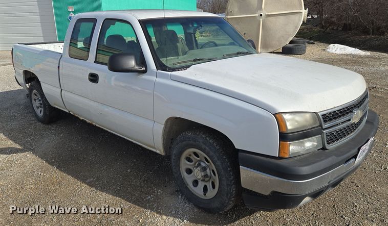 image for item EQ3948 2006 Chevrolet Silverado 1500 Ext. Cab pickup truck