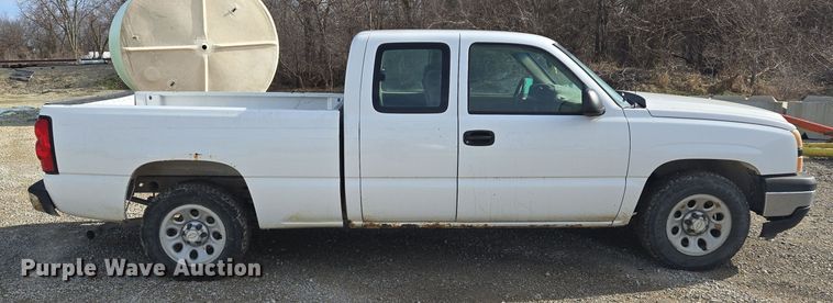 image for item EQ3948 2006 Chevrolet Silverado 1500 Ext. Cab pickup truck