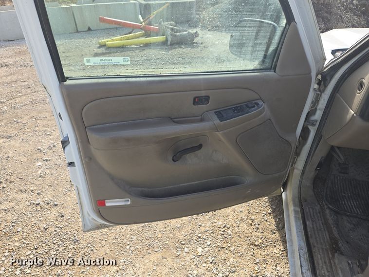 image for item EQ3948 2006 Chevrolet Silverado 1500 Ext. Cab pickup truck