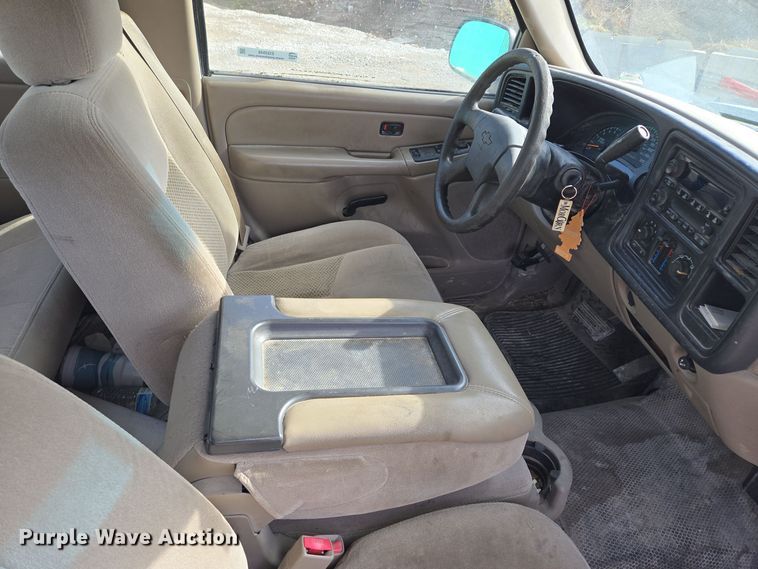 image for item EQ3948 2006 Chevrolet Silverado 1500 Ext. Cab pickup truck