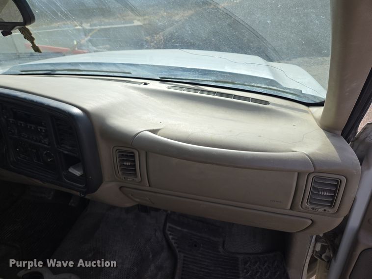 image for item EQ3948 2006 Chevrolet Silverado 1500 Ext. Cab pickup truck