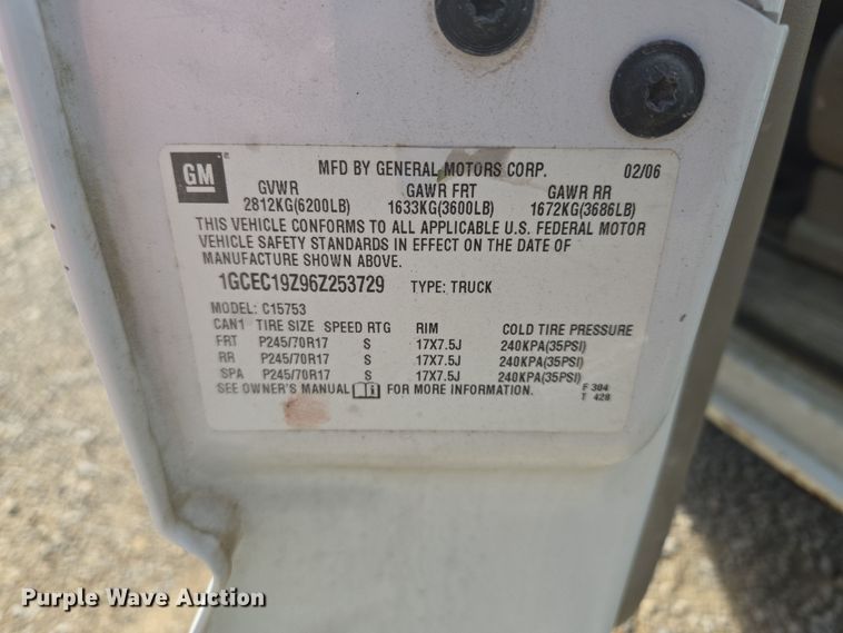 image for item EQ3948 2006 Chevrolet Silverado 1500 Ext. Cab pickup truck