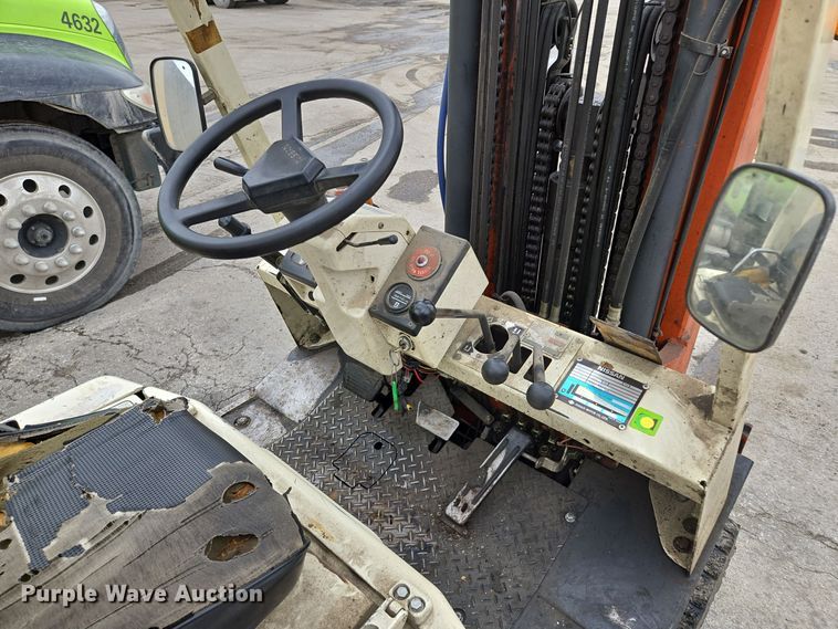 image for item EQ3954 Nissan CRGH02F35V forklift