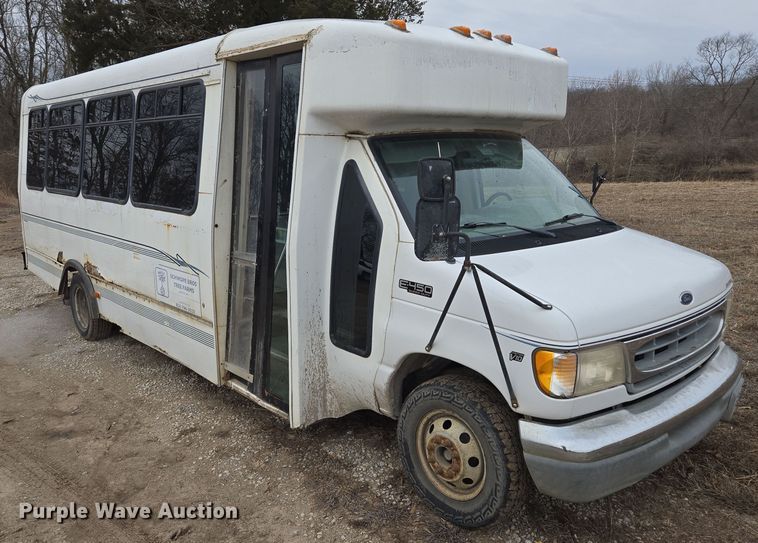 image for item EQ3957 2001 Ford  E450 Super Duty shuttle bus
