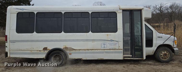 image for item EQ3957 2001 Ford  E450 Super Duty shuttle bus