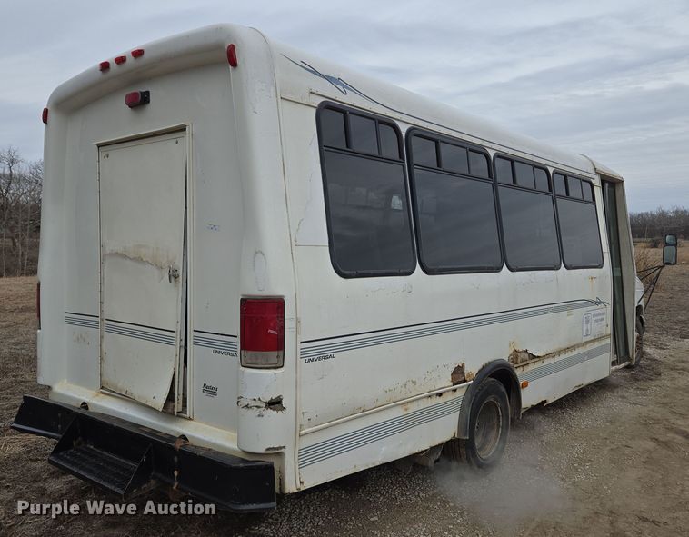 image for item EQ3957 2001 Ford  E450 Super Duty shuttle bus