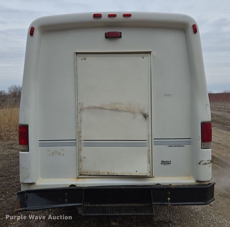 image for item EQ3957 2001 Ford  E450 Super Duty shuttle bus