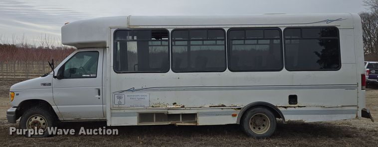 image for item EQ3957 2001 Ford  E450 Super Duty shuttle bus