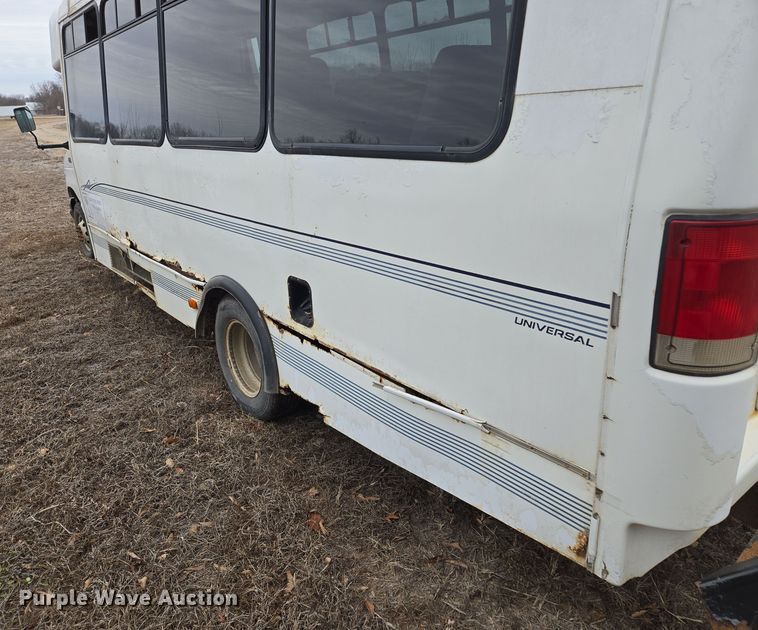 image for item EQ3957 2001 Ford  E450 Super Duty shuttle bus