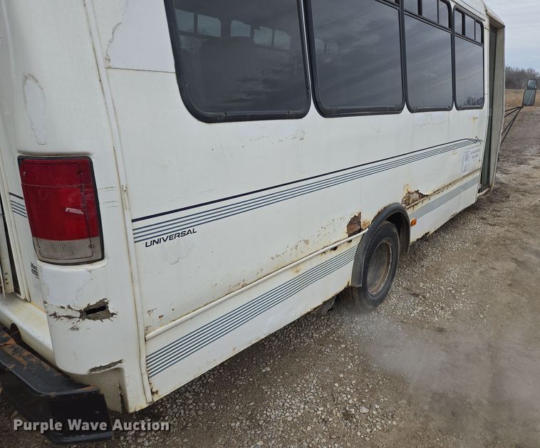 image for item EQ3957 2001 Ford  E450 Super Duty shuttle bus