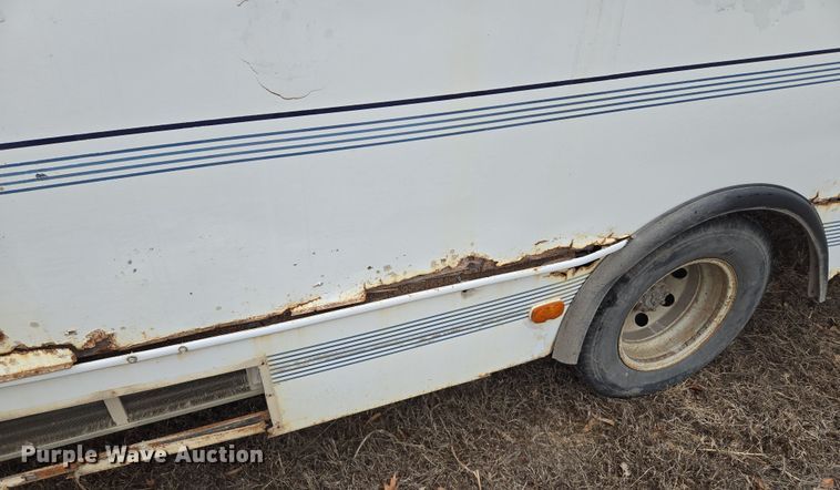 image for item EQ3957 2001 Ford  E450 Super Duty shuttle bus