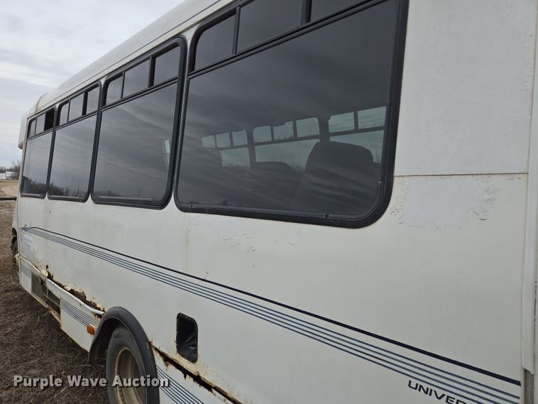 image for item EQ3957 2001 Ford  E450 Super Duty shuttle bus