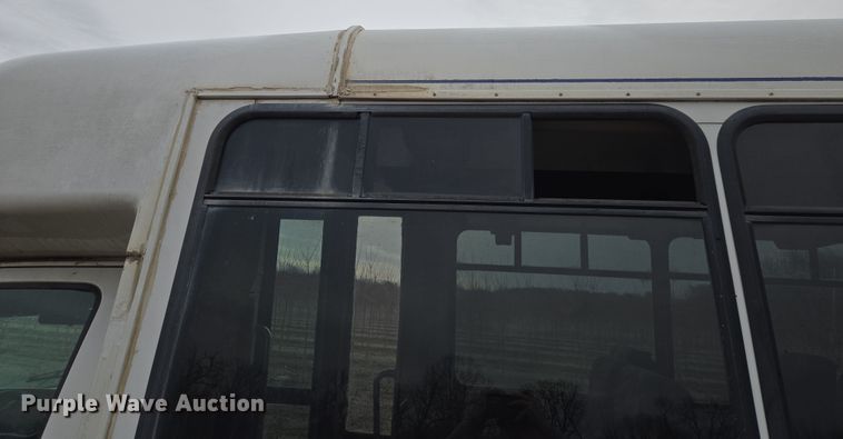 image for item EQ3957 2001 Ford  E450 Super Duty shuttle bus