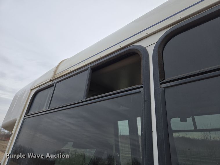 image for item EQ3957 2001 Ford  E450 Super Duty shuttle bus